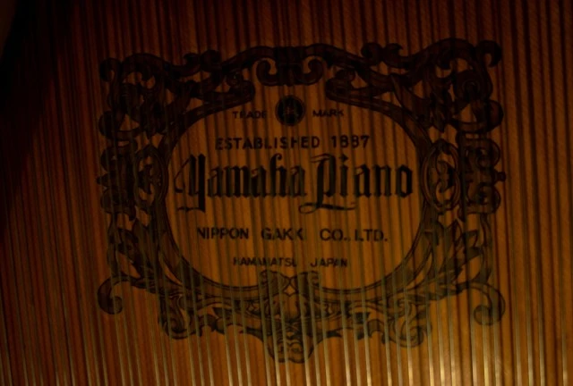 Yamaha G5 grand piano, glossy black