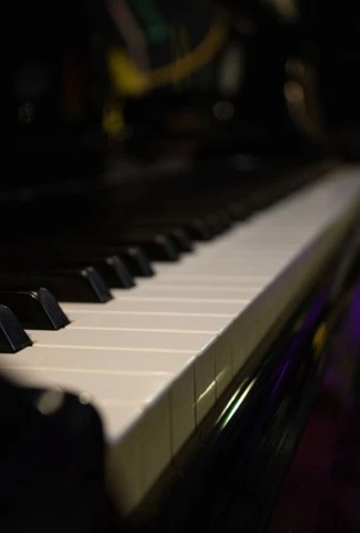 Yamaha G5 grand piano, glossy black