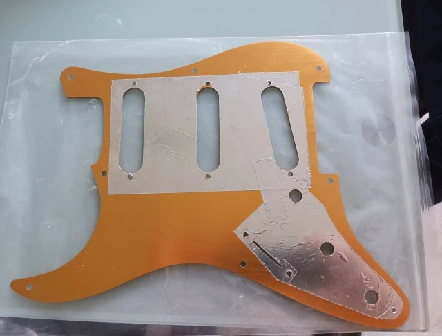 Squier CV 50's Strat Gold 8-hole anodized pickguard