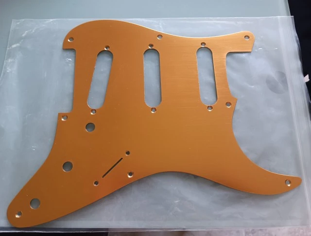 Squier CV 50's Strat Gold 8-hole anodized pickguard