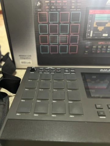 MPC LIVE II + Decksaver + Magma τσάντα + 512 SSD