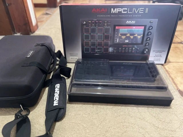 MPC LIVE II + Decksaver + Magma τσάντα + 512 SSD