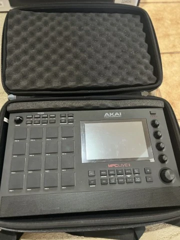MPC LIVE II + Decksaver + Magma τσάντα + 512 SSD