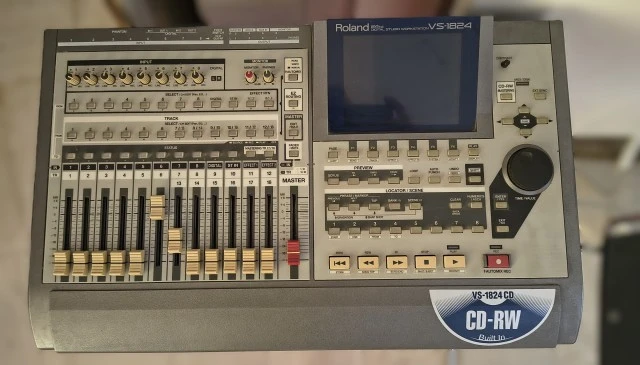 Roland VS-1824 Digital Workstation με CD-RW
