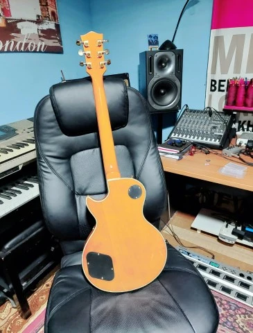 Gibson Les Paul copy + Studiologic hard case