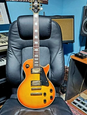 Gibson Les Paul copy + Studiologic hard case