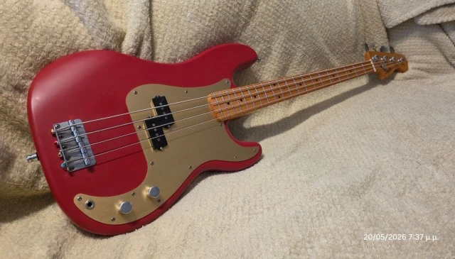 Squier 40th Anniversary Precision Bass 