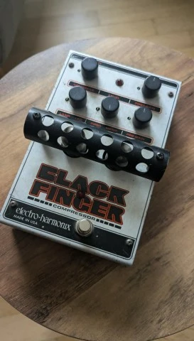 Electro-Harmonix Black Finger Optical Compressor-PreAmp