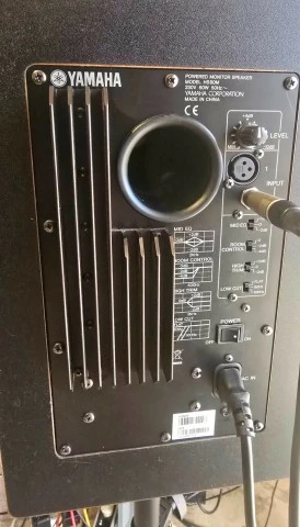 Studio Monitors Yamaha HS80M με Βάσεις