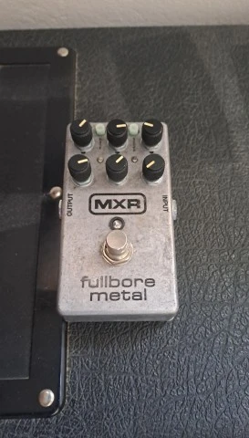 Distortion mxr fullbore metal 
