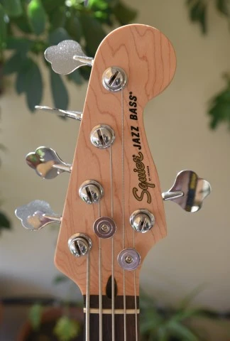 Squier Jazz Bass V  Sunburst