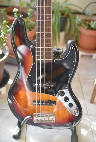 Squier Jazz Bass V  Sunburst