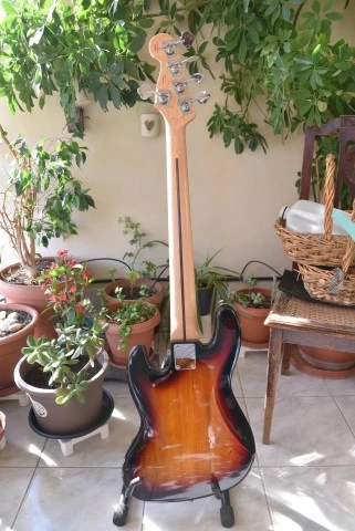 Squier Jazz Bass V  Sunburst