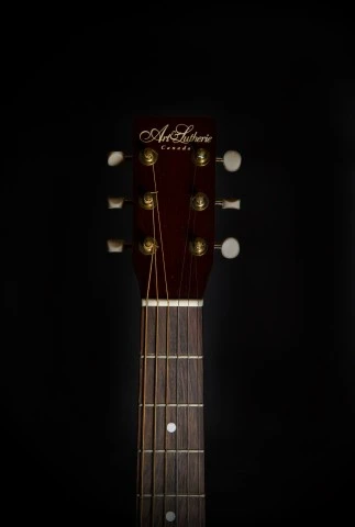 Art & Lutherie Roadhouse Bourbon Burst