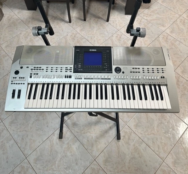 Yamaha PSR-OR700+Βάση Bespeco