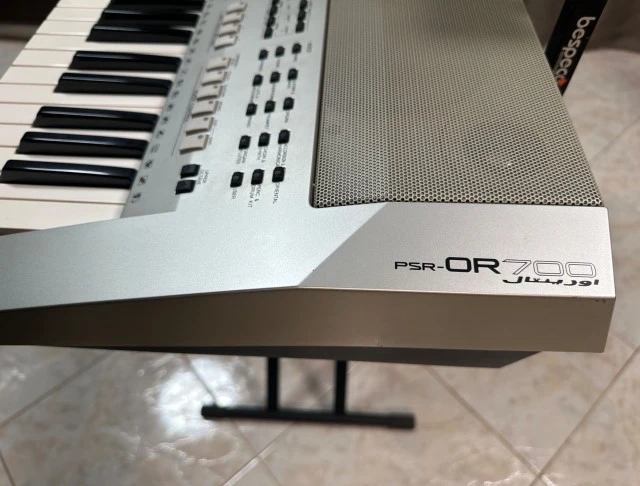 Yamaha PSR-OR700+Βάση Bespeco