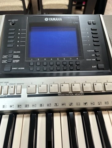 Yamaha PSR-OR700+Βάση Bespeco
