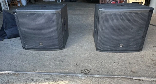 Subwoofer Electro-Voice EKX 18SP