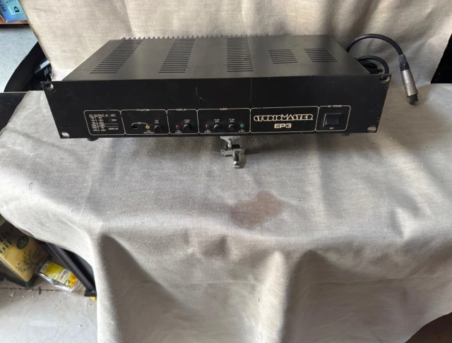 Studiomaster EP3 – External Power Supply για Κονσόλες Ή