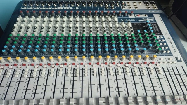 Soundcraft Signature 22-Αναλογική Κονσόλ