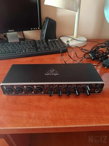 Behringer U-Phoria UMC404HD