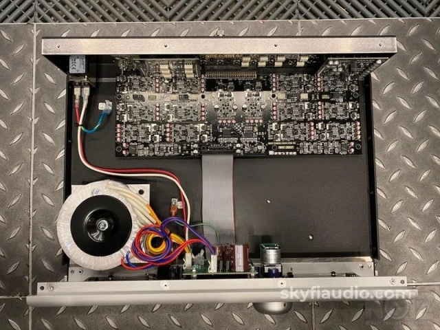 Stereo  Preamplifier  BRYSTON BP-17³ CUB