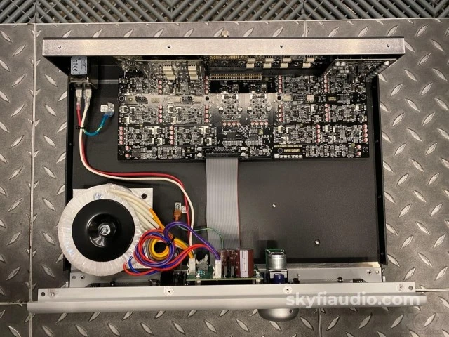 Stereo  Preamplifier  BRYSTON BP-17³ CUB