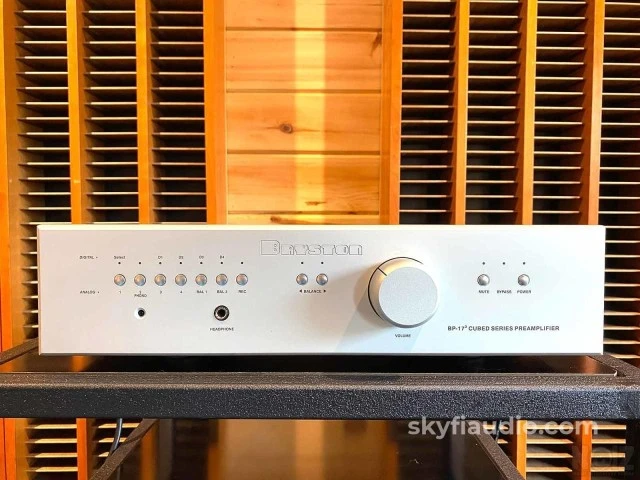 Stereo  Preamplifier  BRYSTON BP-17³ CUB