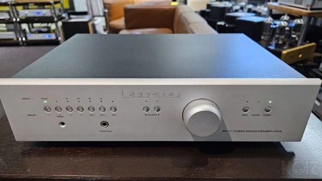 Stereo  Preamplifier  BRYSTON BP-17³ CUB