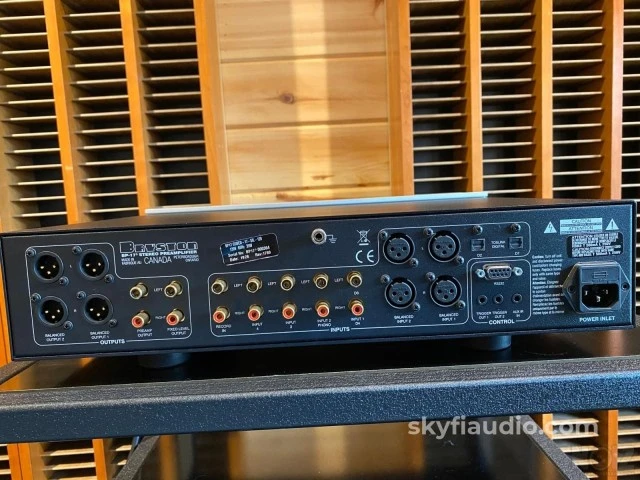 Stereo  Preamplifier  BRYSTON BP-17³ CUB