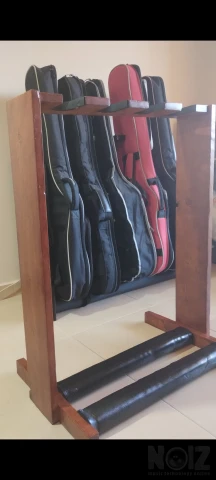 Πωλούνται ξύλινα stands
