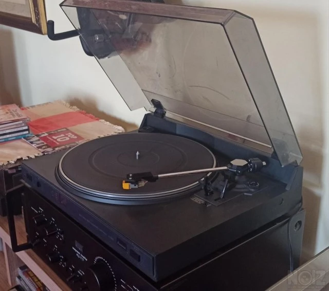 Πικάπ Sansui P-1000 belt drive