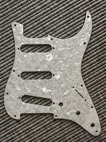Stratocaster Pickguard SSS White Pearl