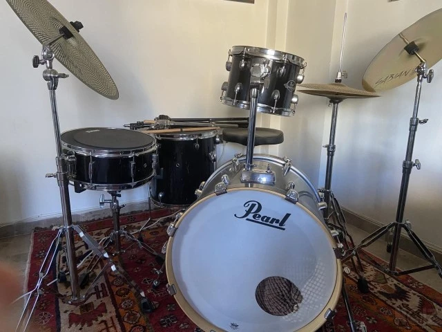 Pearl Drum Set