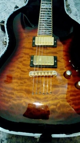 SCHECTER C1 CLASSIC- (seymour duncan jb/