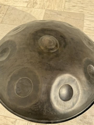 Handpan σε D με 13 νότες