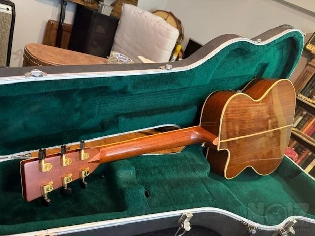 Martin OMC Aura