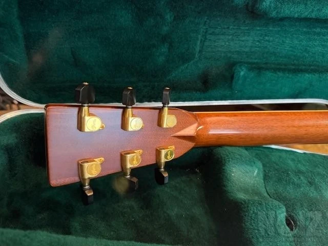 Martin OMC Aura