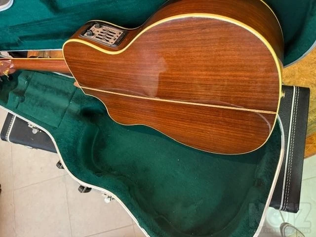 Martin OMC Aura