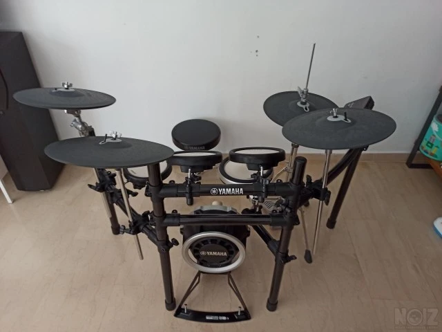 Yamaha DTX582K electronic drumset
