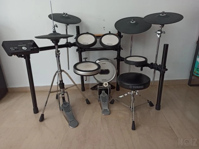Yamaha DTX582K electronic drumset