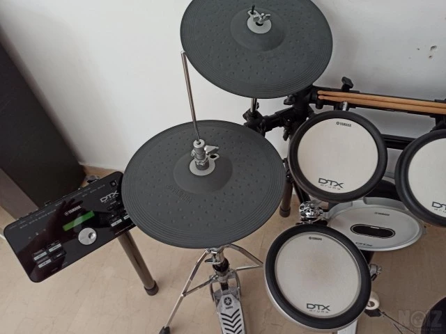 Yamaha DTX582K electronic drumset