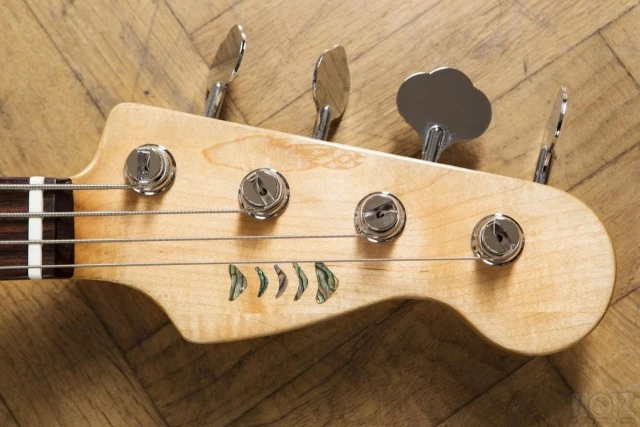 Jazz Bass by Paveza Guitars
