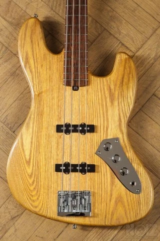 Jazz Bass by Paveza Guitars