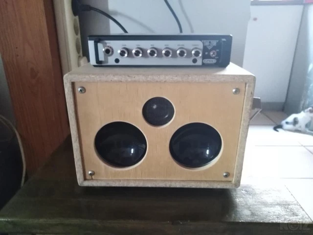 DIY mini καμπίνα μπάσου.