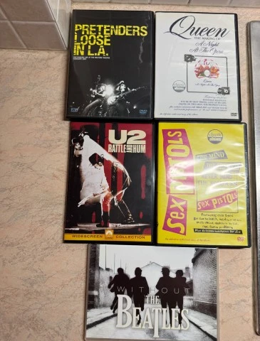 12 DVD + 1 2CD με Βιβλίο (Μουσικά) 
