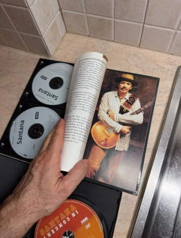 12 DVD + 1 2CD με Βιβλίο (Μουσικά) 