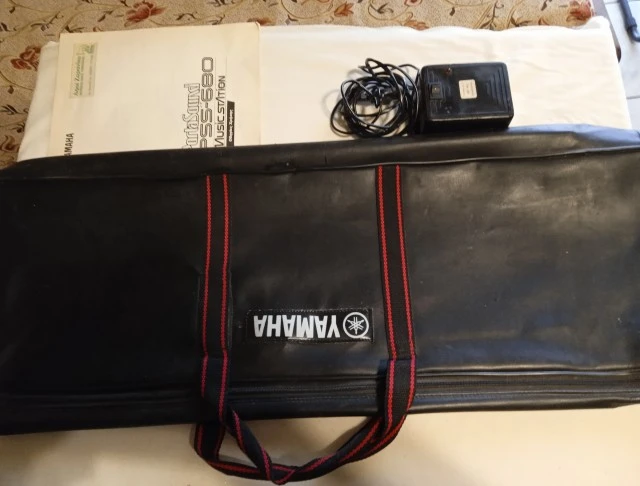 Yamaha PSS-680 Music Station (Retro FM Synthesizer)