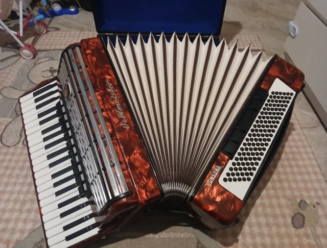Akordeon Weltmeister Consona 120 bass