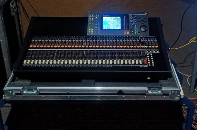 Yamaha LS9-32 / 64 Channels.
